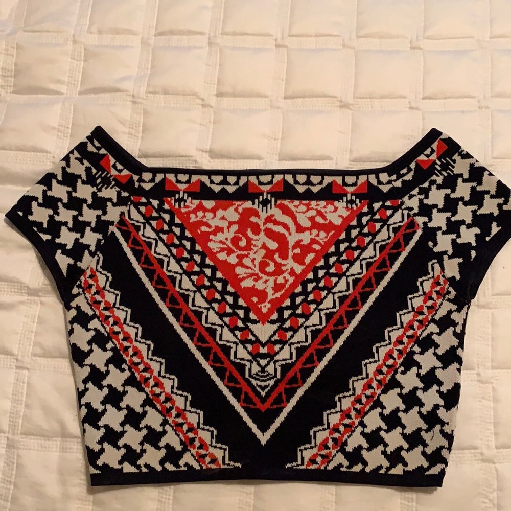 Forever 21 Off Shoulder Crop Top. Small - Picture 1 of 6